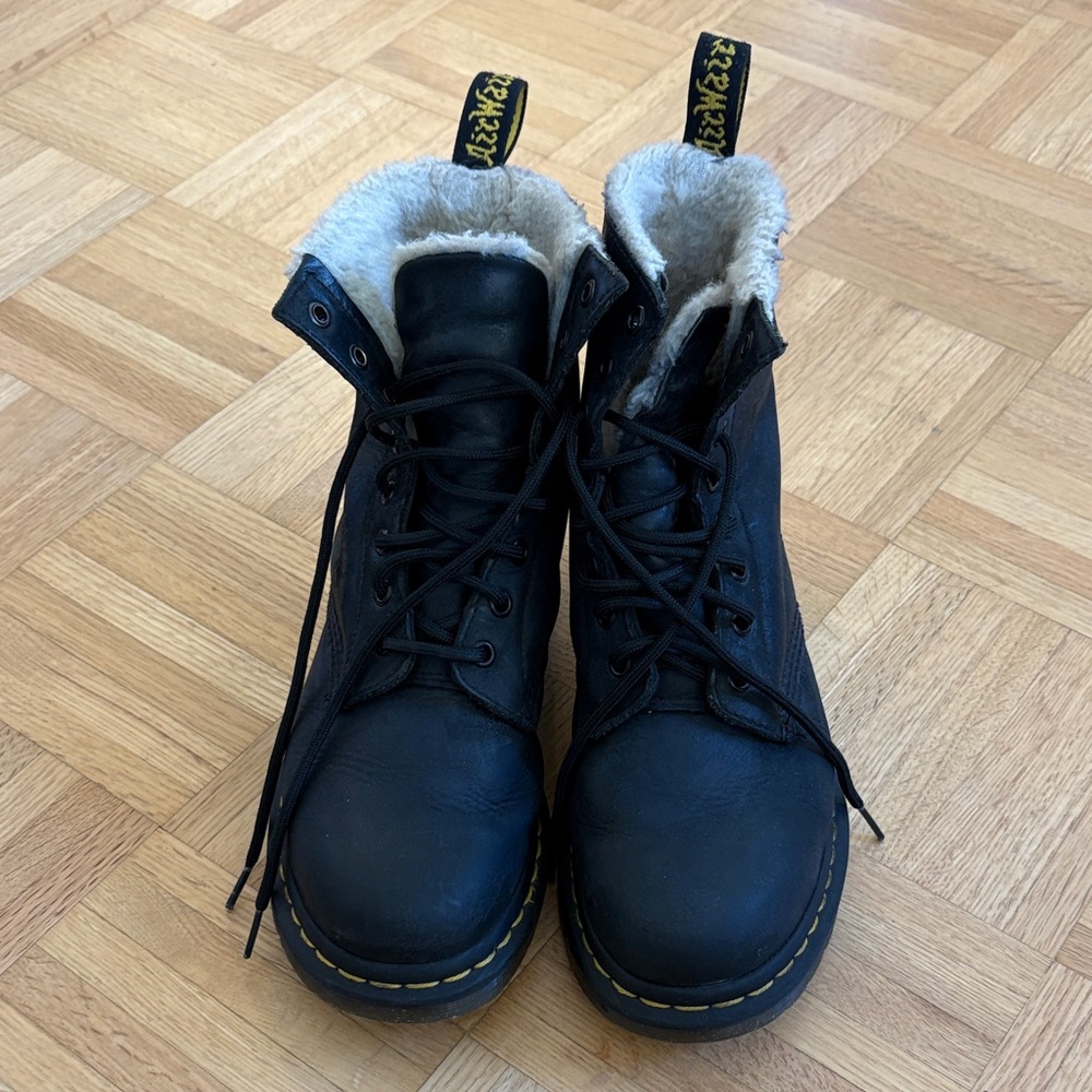 Dr Martens Serena Leather Boots with fur lining - Picture 2 of 7